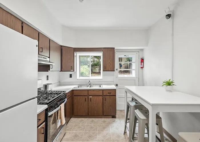 Homestay Oakland/university @c Modern & Stylish Private Bedroom With Shared Bathroom Pittsburgh